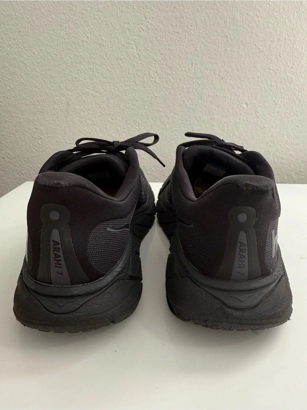 Hoka Arahi 7 Men size 7.5 All-Black Plush Cushion Running Shoes - Picture 5 of 9